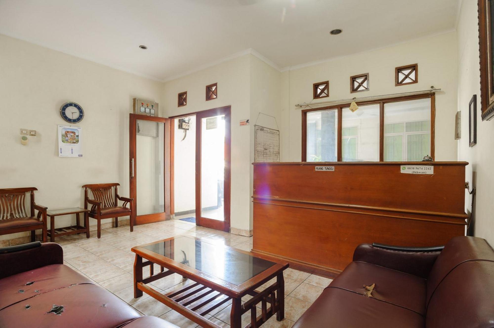 Reddoorz Syariah Near Aeon Mall Tanjung Barat Jakarta Exterior photo