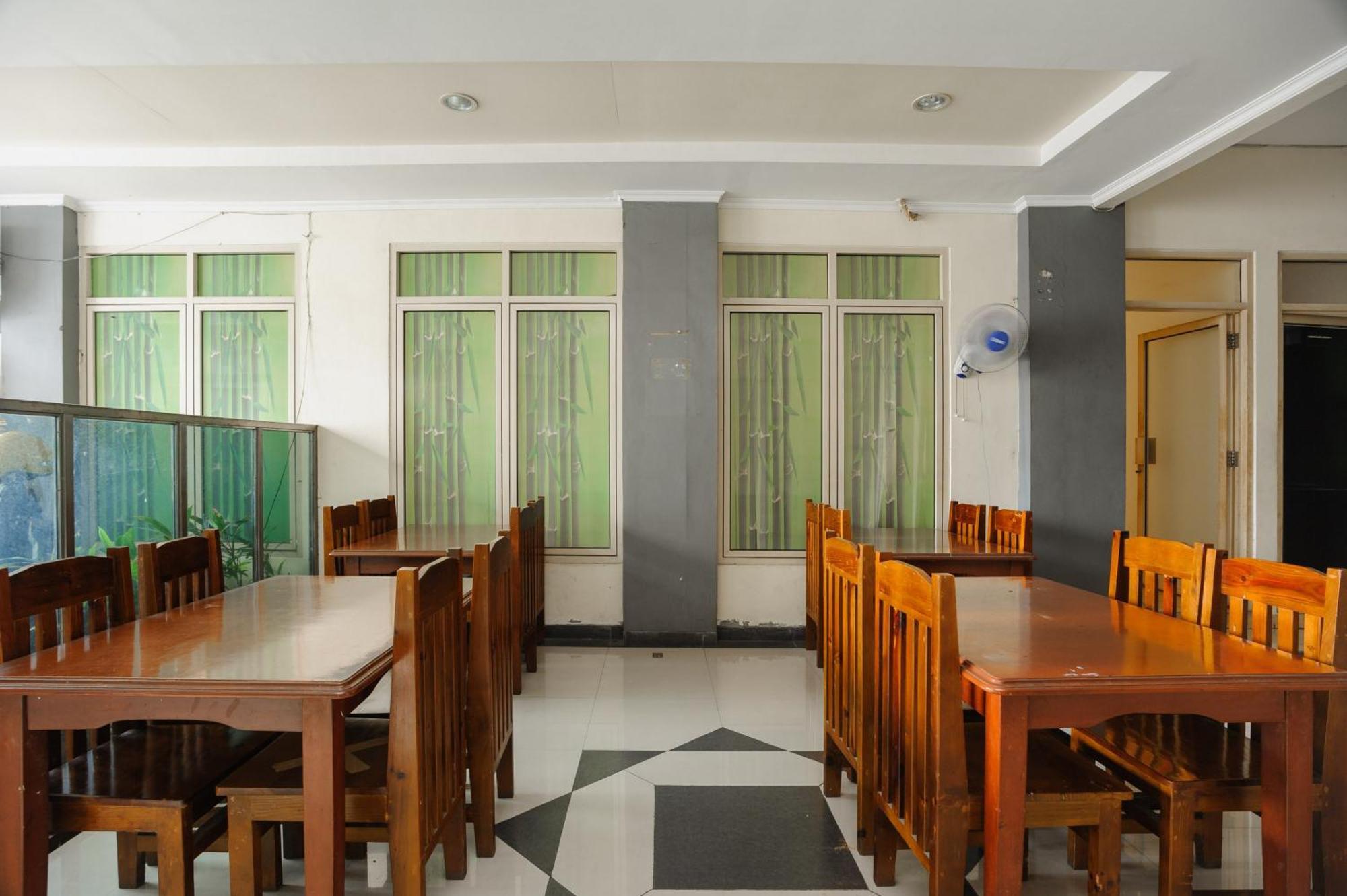Reddoorz Syariah Near Aeon Mall Tanjung Barat Jakarta Exterior photo
