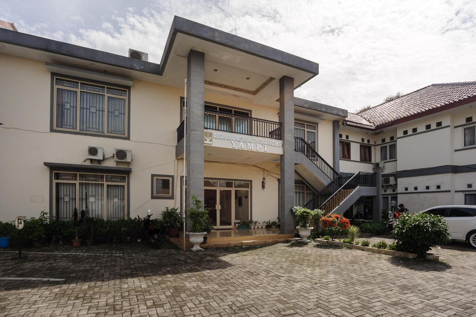 Reddoorz Syariah Near Aeon Mall Tanjung Barat Jakarta Exterior photo