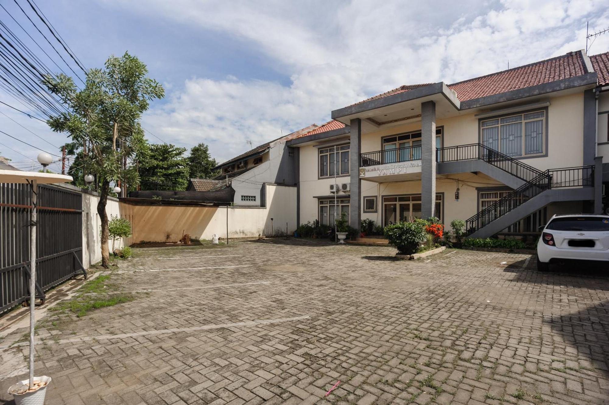 Reddoorz Syariah Near Aeon Mall Tanjung Barat Jakarta Exterior photo